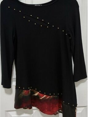 Mesmerize Womans Black Top, Asymmetrical Hem, Red Print Accent,3/4 Sleeve Medium